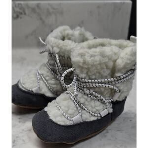 Robeez Faux-fur/lace up/winter boots/Charcoal sherpa/ size 1